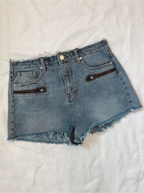 Mo&Co Raw Hem Zipper‎ Pocket Short